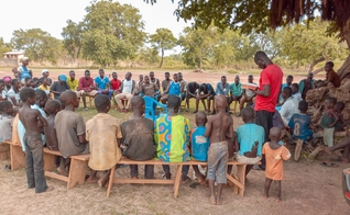 Cristãos reunidos em Gana. (Foto: Reprodução Theovision International)