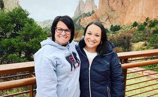 Adotada por uma família cristã, Claire perdoou sua mãe biológica, Tonya Glasby. (Foto: Arquivo pessoal Claire Culwell)