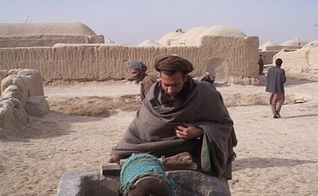 Após perfurar 240 metros a água foi encontrada em um campo de refugiados no Afeganistão. (Foto: Portas Abertas)