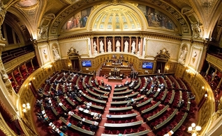 Plenário do Senado francês. (Foto: Jacques Paquier/Wikipédia).