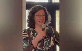  Hilde Haarman-Leurink atuava como médium até encontrar a verdade. (Foto: Instagram/Hilde Haarman-Leurink).
