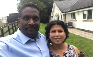 Pr. Solomon Raj e sua esposa Monica fundaram uma igreja secreta na Arábia Saudita. (Foto: Facebook/Solomon Raj)