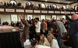 O avivamento na Universidade de Asbury começou em fevereiro. (Foto: Instagram/Nick Hall).