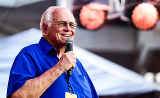 O evangelista Loren Cunningham, de 87 anos, foi diagnosticado com câncer em estágio 4. (Foto: Facebook/YWAM Kona).