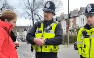 Isabel Vaughan-Spruce, voluntária pró-vida que foi presa por orar em pensamento. (Foto: ADF UK) 