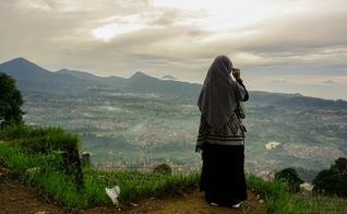 Muçulmana se converte ao conhecer Jesus. (Foto ilustrativa: Unsplash/Rizal Hamzah)