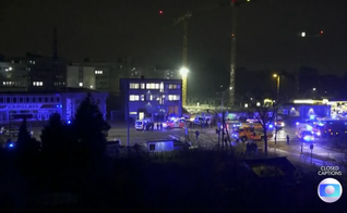 Um atirador entrou no salão das Testemunhas de Jeová em Hamburgo. (Foto: Reprodução/Jornal Nacional).