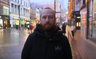Dave McConnell prega há 15 anos nas ruas da Inglaterra. (Captura de tela/YouTube/Christian Concern)