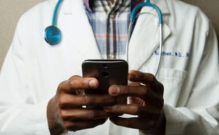O Tribunal entendeu que os médicos devem respeitar o sigilo profissional. (Foto: Imagem ilustrativa/Unsplash/National Cancer Institute). 