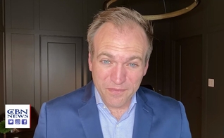 Autor Johnnie Moore em entrevista à CBN News. (Foto: Reprodução/YouTube/CBN News)