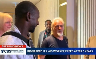 Missionário é liberto por terroristas depois de passar 7 anos em cativeiro. (Foto: Captura de tela/CBS News)