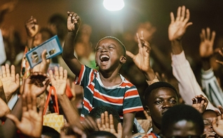 A maior parte das conversões aconteceu na África, seguido pelas Filipinas. (Foto: Facebook/Christ for All Nations).