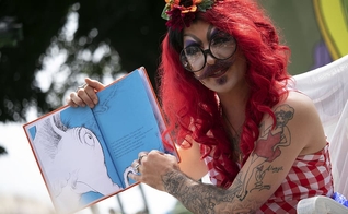 Drag queens ajudam a espalhar a ideologia trans em escolas infantis. (Foto representativa: Piqsels)