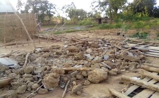 Igreja destruída em 15 de março de 2023 na vila de Kigulu, distrito de Mayuge, Uganda. (Foto: Reprodução/Morning Star News)