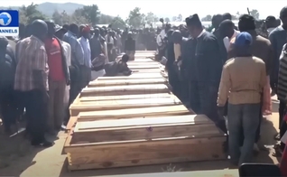 Pastor afirmou que tem feito mais enterros do que batismos e casamentos. (Foto: Reprodução/YouTube/Release International)