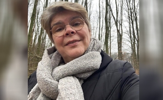 Brenda Pijn voltou a andar depois de orações por cura. (Foto: Reprodução/Revive)
