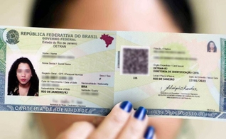 Apresentação de nova Carteira de Identidade. (Foto: Divulgação/DETRAN-RJ)
