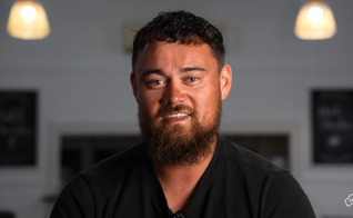 Seamus se tornou viciado ainda na infância. (Foto: Reprodução/YouTube/Deliverance Down Under)