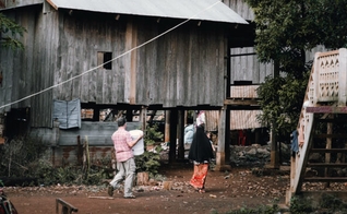 Vila rural remota raramente teve contato com cristãos até que um casal missionário chegou. (Foto: IMB)