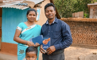 Família de cristãos na Índia. (Foto: Imagem ilustrativa/Bible League International).