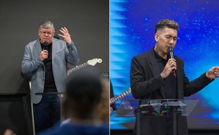 Pastor Jairo Fernandes e jogador Roberto Firmino ministrando na igreja. (Foto: Divulgação/Manah Church)