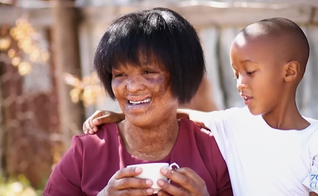 Katie foi restaurada ao ter um encontro com Jesus. (Foto: Reprodução/YouTube/700 Club Interactive).