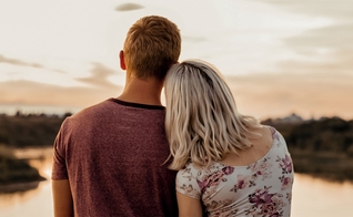 A santidade nos relacionamentos garante um casamento saudável. (Foto: Reprodução/Unsplash/Mindy Sabiston)