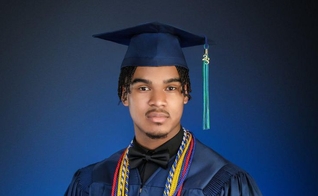 Dennis Barnes, de 16 anos, foi aceito em 125 universidades nos EUA. (Foto: Imagem 1 Fotografia).