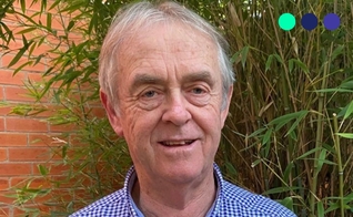 Chris testemunha o poder de Deus na sua vida. (Foto: Reprodução/Eternity)