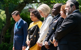 Líderes religiosos na comemoração do Dia Nacional de Oração de 2019. (Foto: Reprodução/Flickr/National Day of Prayer)