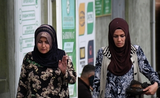 Mãe e filha que deixaram o islã para seguir a Cristo enfrentam perseguição religiosa. (Foto representativa: PortasAbertas)