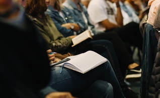 Em 2020, apenas 47% dos americanos disseram pertencer a uma igreja. (Foto: Unsplash/Sincerely Media)