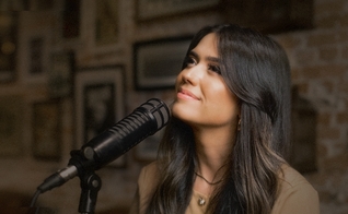 Milena lançou seu primeiro single. (Foto: Divulgação).