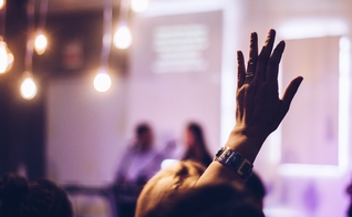 A imensa maioria dos brasileiros (89%) acredita em Deus. (Foto: Imagem ilustrativa/Unsplash/Marcos Luiz Photograph).
