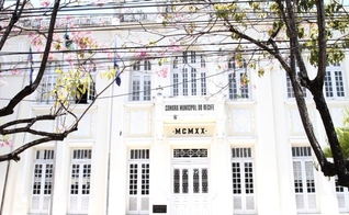 Fachada da Câmara Municipal do Recife. (Foto: Facebook/Câmara Municipal do Recife)