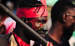 O rei de uma aldeia tribal no Chade se rendeu a Jesus. (Foto: Ilustração/Unsplash/Enoch Appiah Jr.)