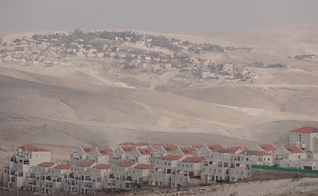 Kfar Adumim, assentamento israelense religioso-secular misto na Cisjordânia. (Foto: Wikipedia/Creative Commons)