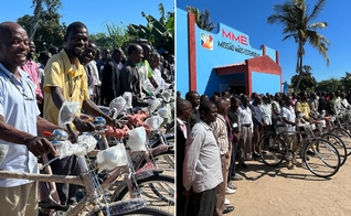 Pastores com suas bicicletas novas em Beira, Moçambique. (Foto: Saulo Porto/MME/Guiame)