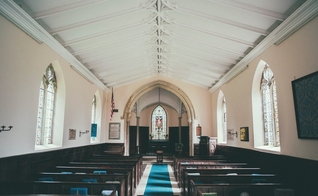 Segundo o estudo, o casamento dos pais impacta a vida espiritual dos filhos. (Foto: Imagem ilustrativa/Unsplash/Joseph Pearson).