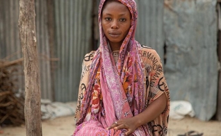 Janada Marcus conta seu testemunho após escapar das mãos do Boko Haram. (Foto: Reprodução/ACN)