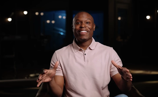 Donovan Archie teve sua identidade restaurada pelo Senhor. (Foto: Reprodução/YouTube/Delafé Testimonies).