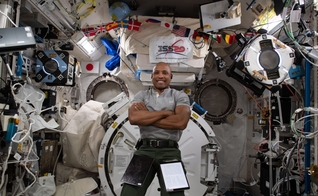 Victor Glover será o piloto da próxima viagem à Lua. (Foto: NASA).