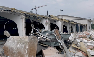 Destroços do prédio da Igreja Nova Vida, em Minsk. (Foto: Captura de tela/Instagram/New Life Church Minsk).