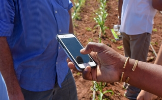 A África é um dos locais onde o acesso à internet é mais restrito. (Foto: Reprodução/Flickr/CIMMYT)