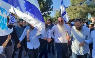 Manifestação pró-família em Mitzpe Ramon. (Foto: Reprodução/Israel National News)