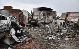 Escombros do terremoto na Turquia. (Foto: Reprodução/Unsplash/Çağlar Oskay)