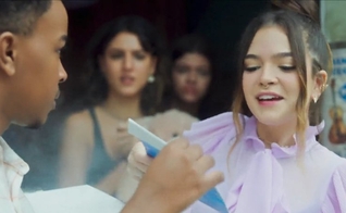 Cena da novela 'Vai na Fé' com chá revelação sem gênero. (Foto: Reprodução/TV Globo).