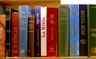 Bíblias em vários idiomas. (Foto: Creative Commons)