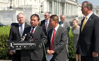 Pastor Pan Yongguang da Igreja Mayflower nos EUA. (Foto: Captura de tela/YouTube USRepChrisSmith)