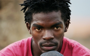 Homem de Uganda. (Foto: Imagem ilustrativa/Pixabay/Charles Nambasi).